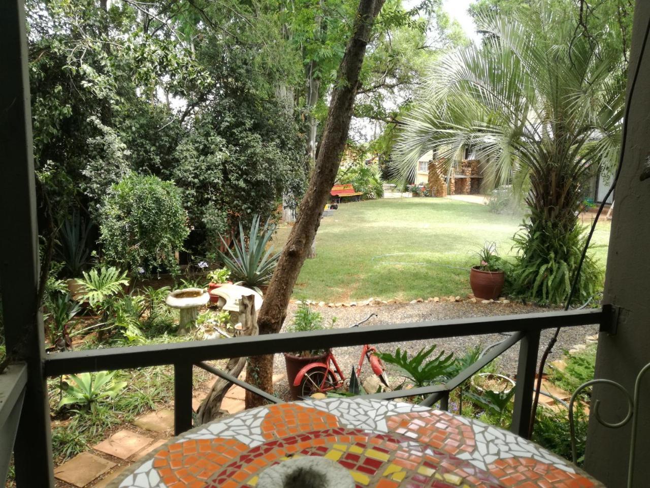 Adam'S Eden Guest House Pretoria-Noord Exteriör bild